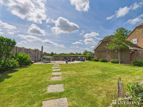 CAM03218G0-PR0690-STILL009