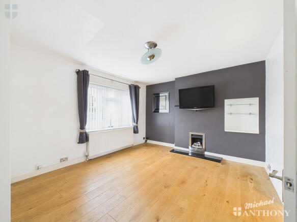 CAM03218G0-PR0815-STILL001