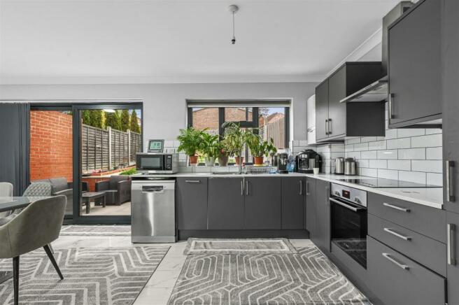 Kitchen 1.JPG