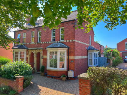 Finedon Road, Irthlingborough, NN9 5TY