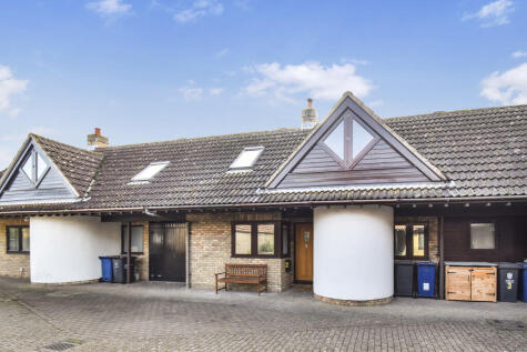 College Farm Court, Fen Drayton