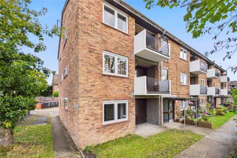 Turners Drive, Thatcham, Berkshire, RG19