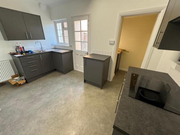 kitchen 1.jpg
