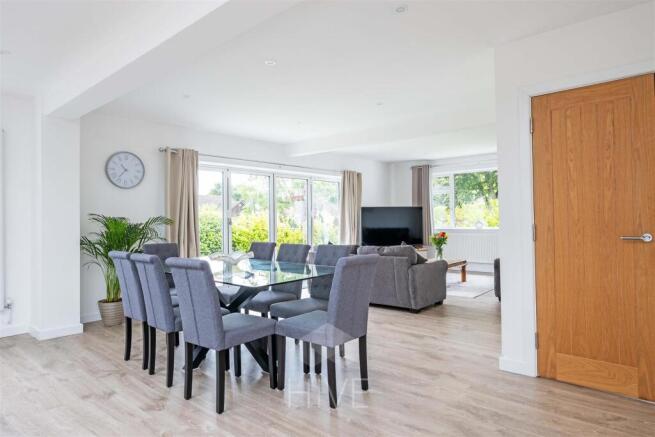 Stunning kitchen/dining/family room