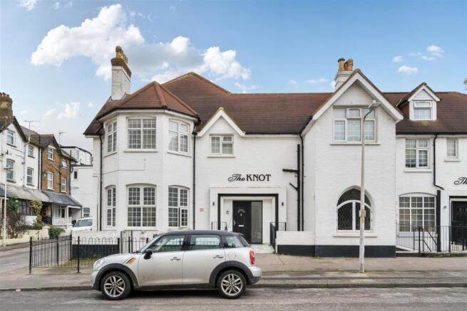 1 Bedroom Flat for sale in Westgate by Guildcrest 