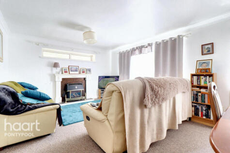 Afon Court, Pontypool