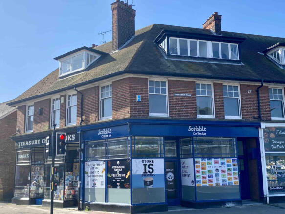 Cafe / retail unit for Rent with option of 3 bed 