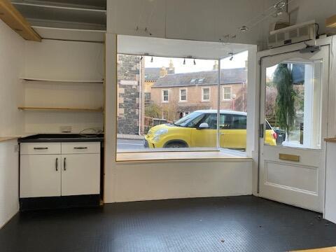 21-Old-Town-Peebles-Shop-02