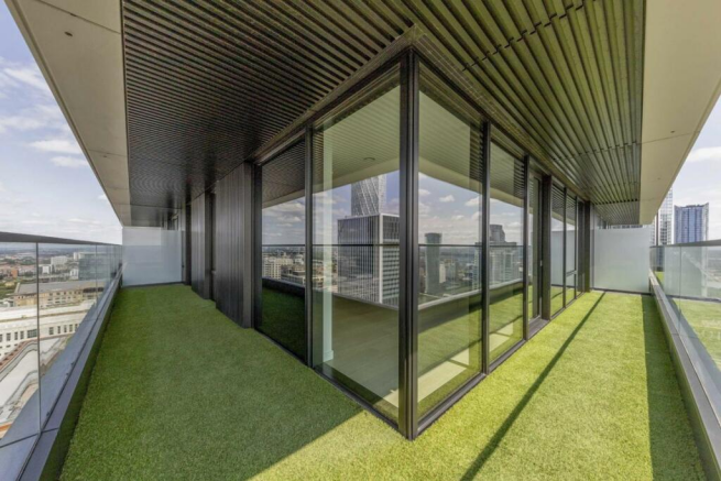 Photo balcony.png