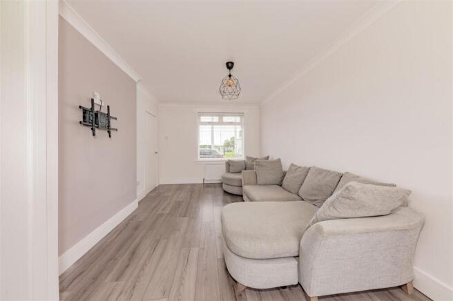 28 Emmock Place Dundee RENTAL-1.JPG