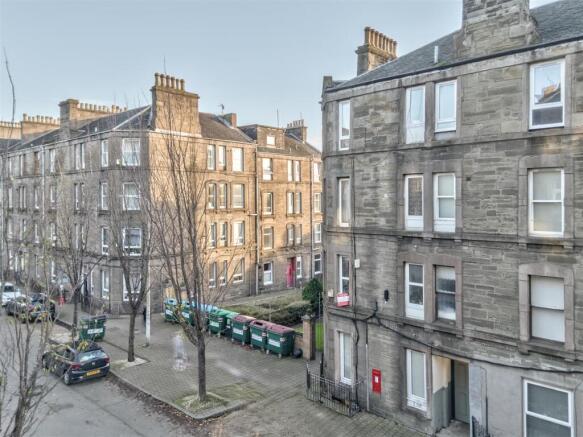 1R 27 Park Avenue Dundee-2.JPG