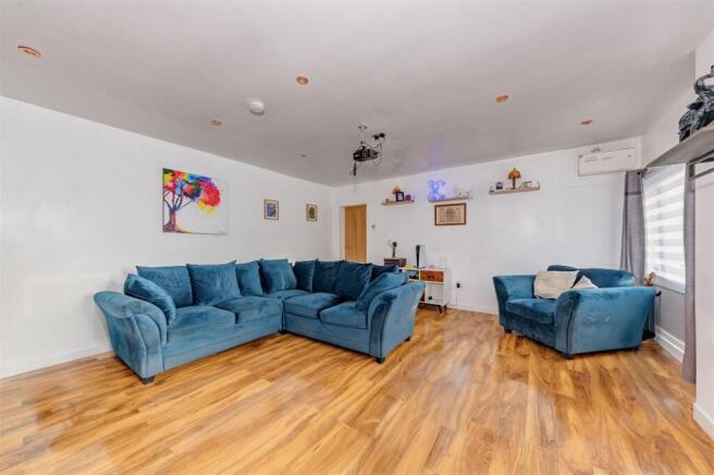 5 Gardyne Street Friockheim-5.JPG