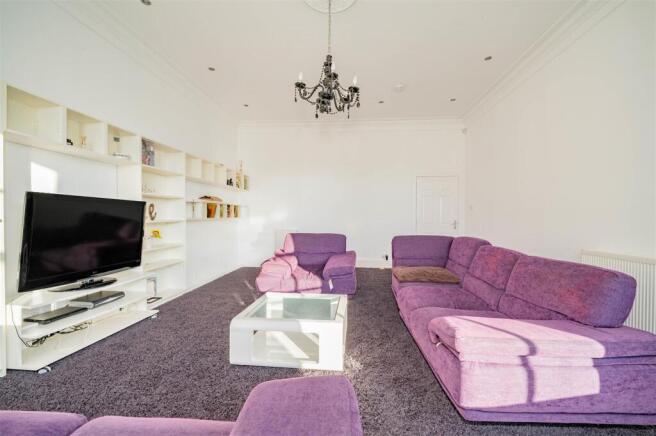 11 McVicars Lane Dundee-16.JPG