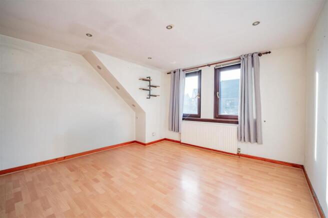 1D Roberts Street Forfar-5.JPG