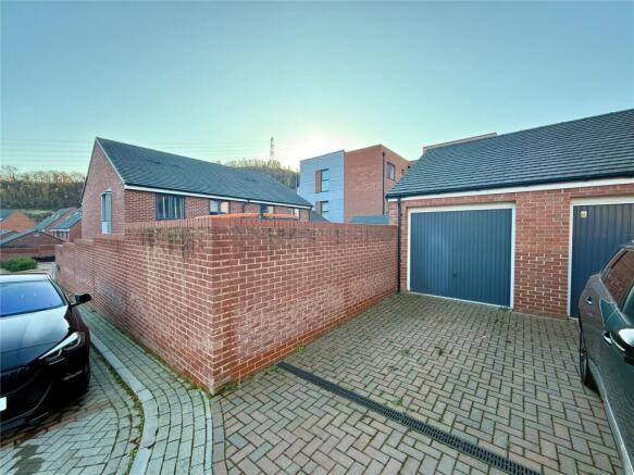 Garage & Parking