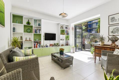 Clifton Gardens, Little Venice, London, W9