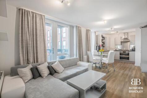 Marine Crescent, Hainault