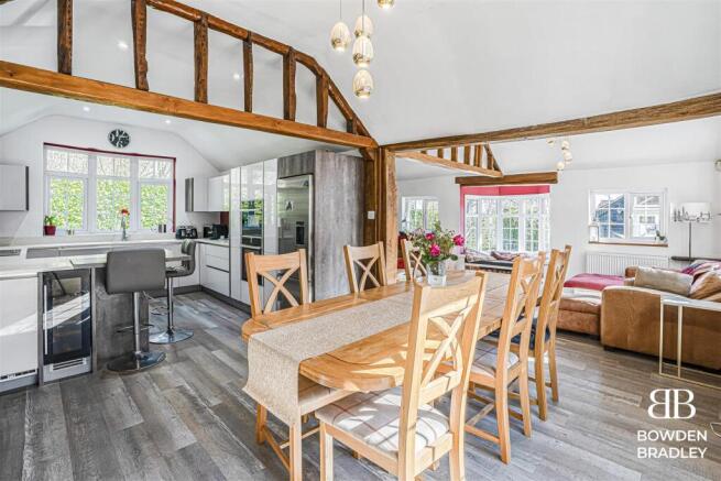 Kitchen/Dining Area