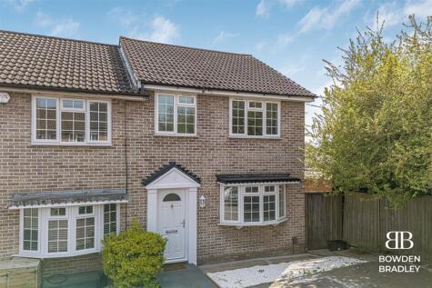 Copthorne Avenue, Hainault