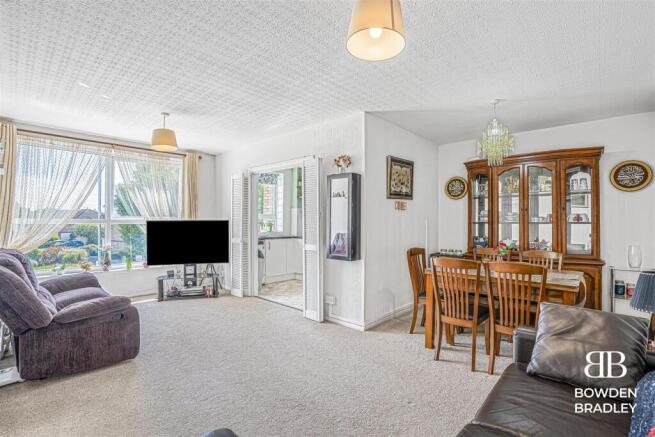 Living Room/Dining Area