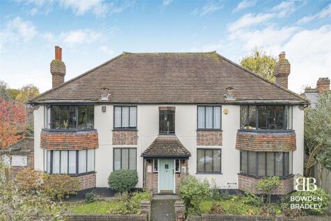 Forest Court, Wanstead