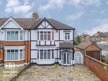 Castleview Gardens, Ilford, IG1