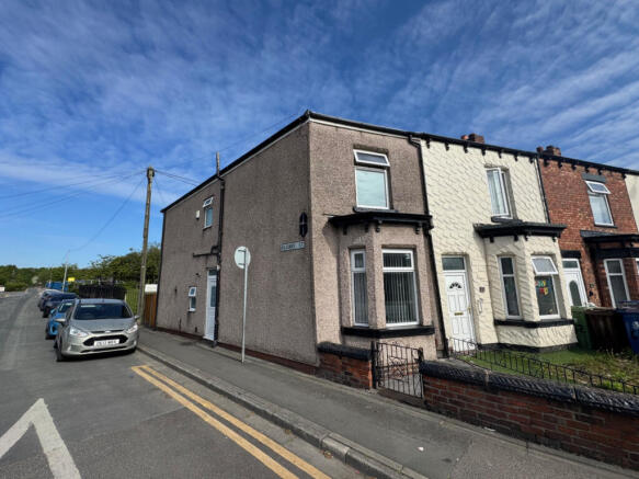 3 Bedroom End Terrace House For Sale