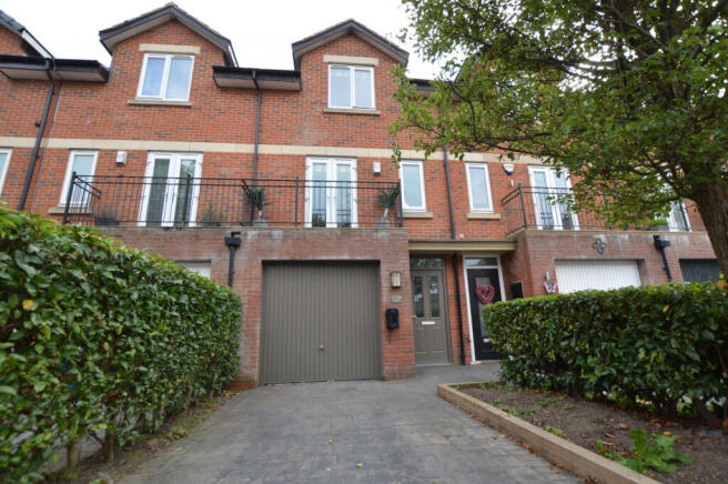 3 Bedroom Town House for Sale