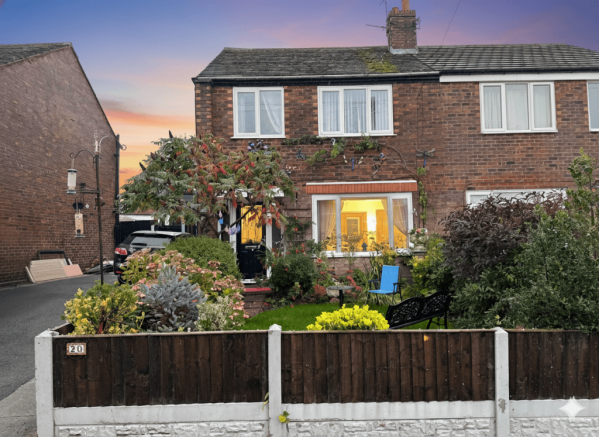 3 bed semi-detached house for sale Alderley Road,