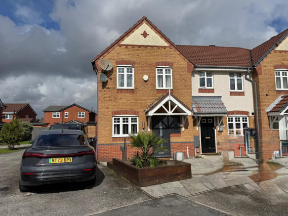 3 bed semi-detached house for sale Blackberry Dri