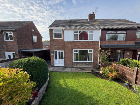 3 bed semi-detached house for sale Hemfield Road,