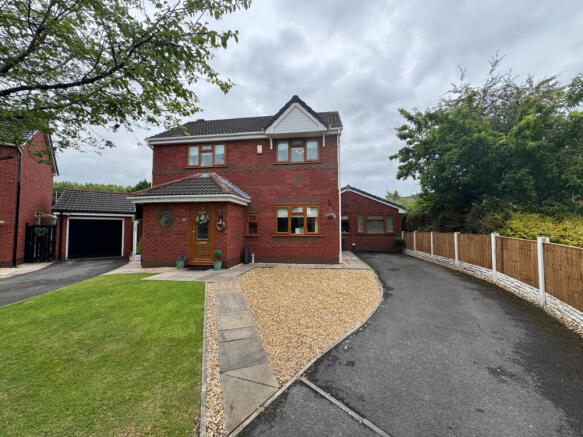 4 bed detached house for sale Newman Close, Hindl