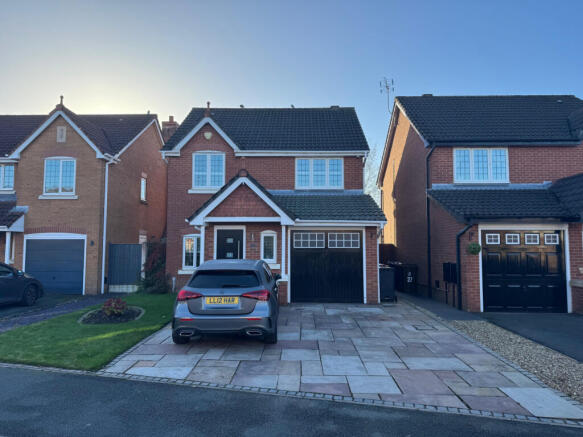 3 bed detached house for sale Glossop Way, Hindle