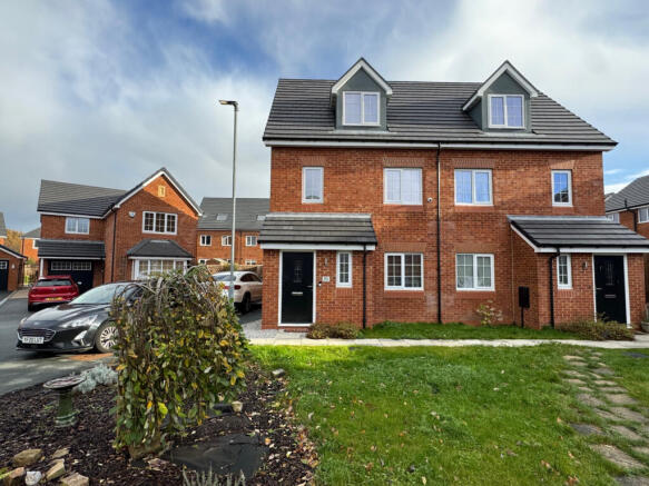 4 bed semi-detached house for sale Lady Fern Fiel