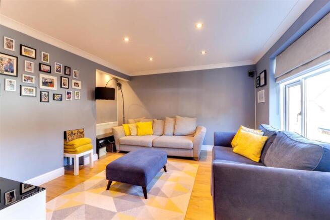 Lounge 1.1.jpg