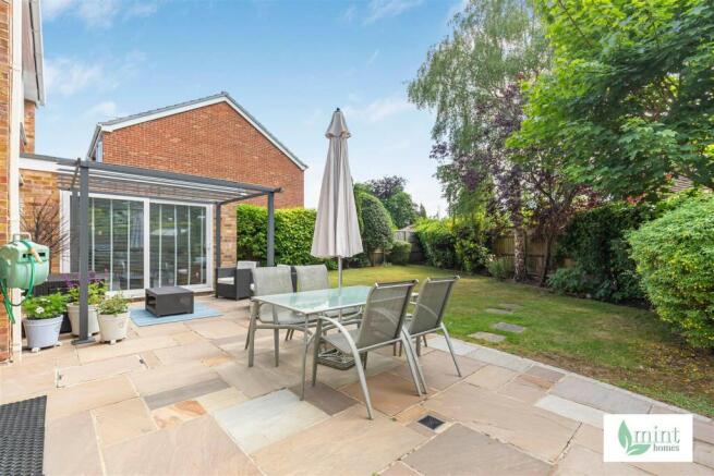Mint_homes-53_amberley_drive-kt15__27_.JPG