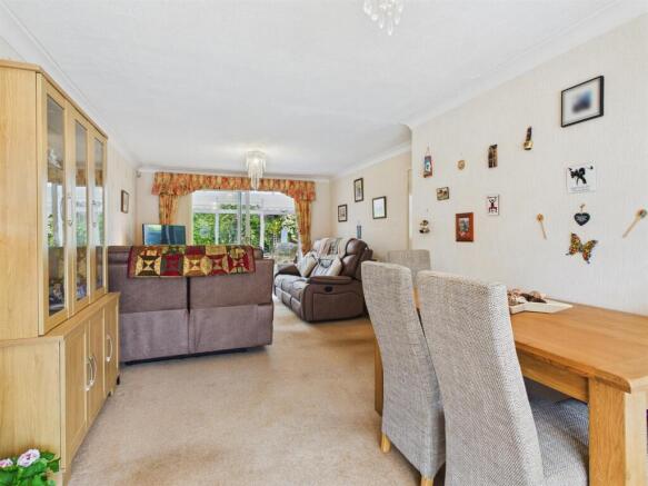 Lounge/Dining Room