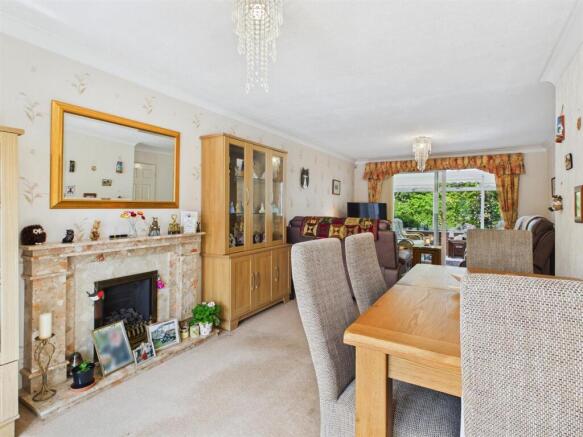 Lounge/Dining Room