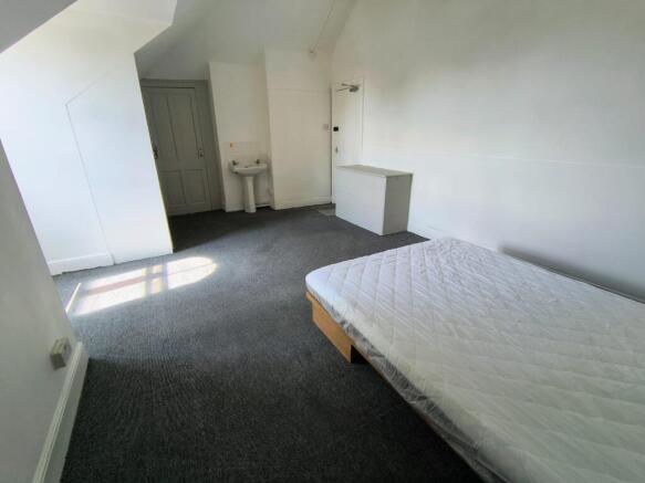 WhatsApp Image 2025-04-25 at 11.24.18 (4)