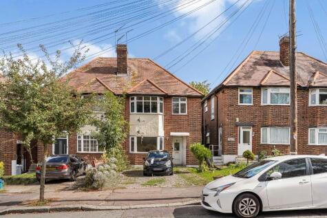 Claybury Broadway, Ilford, London, IG5