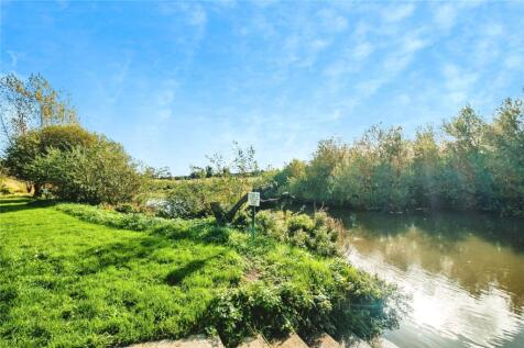 Riverside Court, Station Road