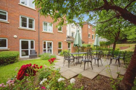 Castle Court (Tonbridge), Tonbridge