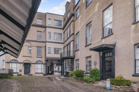 Beaufort Arms Court, Monmouth