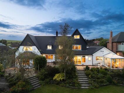 Brookfield Road, Bury, BL9 5 – Spacious 5-Bed Family Home with Vast South-Facing Garden