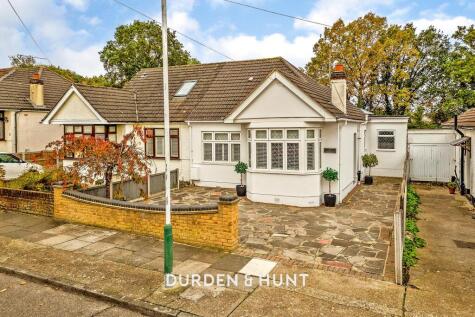 Woodhall Crescent, Hornchurch, RM11