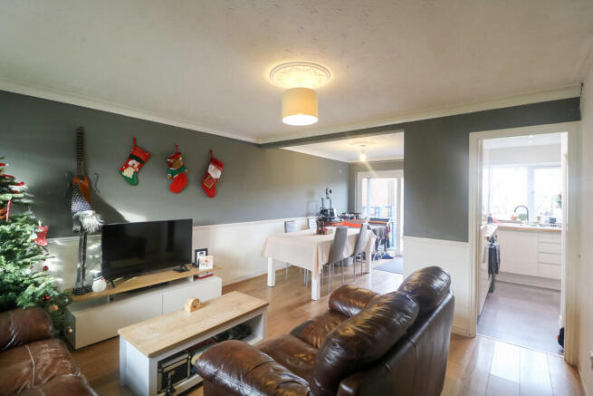 Living/Dining Roo...