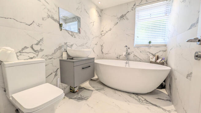 PXL_20250822_130133873.MP~2