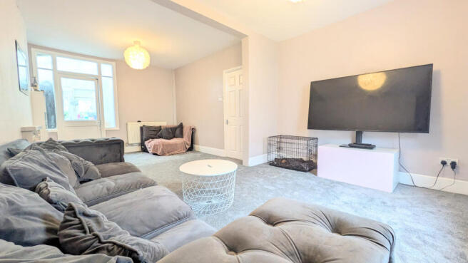 PXL_20250918_121627932.MP~2