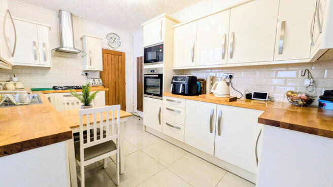 PXL_20251107_125248327.MP~2