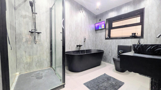 PXL_20251205_104416624.MP~2